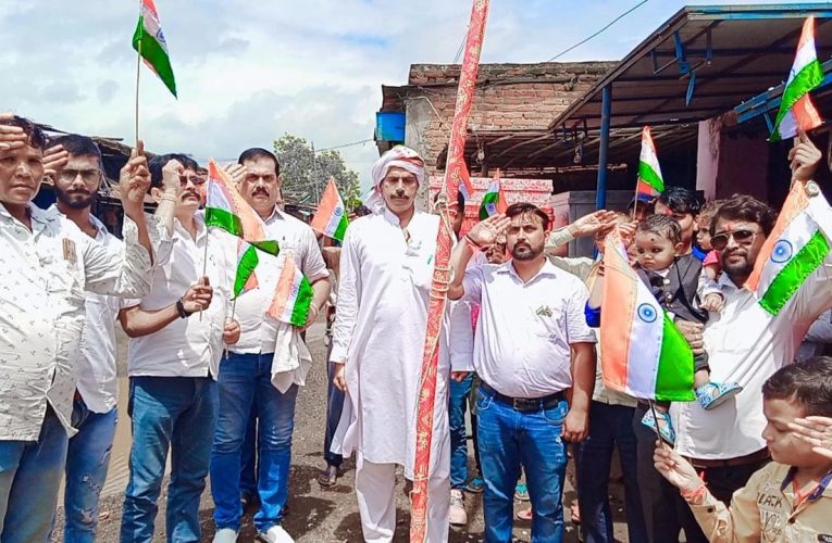 करणी सेना के युवा जिला कार्यालय में हुआ झंडोत्तोलन