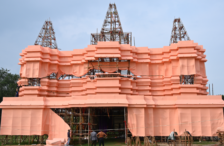 गणेश पूजा : अयोध्या के श्रीराम मंदिर के तर्ज पर बने पंडाल में विराजेंगे गणपत्ति बप्पा