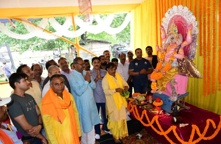 गणपति बप्पा मोरिया से नारों से गूंजा बोकारो शहर