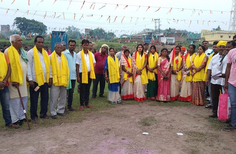 करम महोत्सव: जरीडीह बस्ती स्टेडियम में धूमधाम से मनाया गया करम महोत्सव, नृत्य और झूमर गीत में झूमे लोग