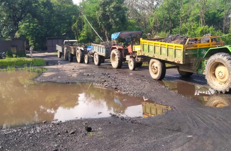 उपलब्धि : बोकारो थर्मल पुलिस ने लुकूवाद व नया बस्ती जंगल में छापेमारी कर 20 टन अवैध कोयला किया जब्त 