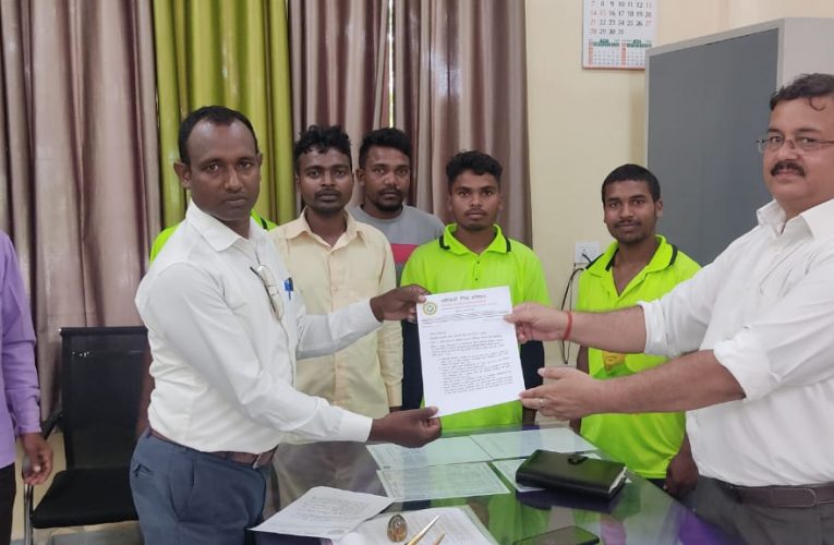 आदिवासी सेंगेंल अभियान ने राष्ट्रपति के नाम बीडीओ को सौंपा पांच सूत्री मांगपत्र