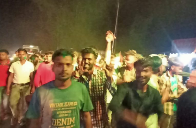 1932 का खतियान लागू होने की खुशी में गाजे बाजे के साथ निकला जुलूस 
