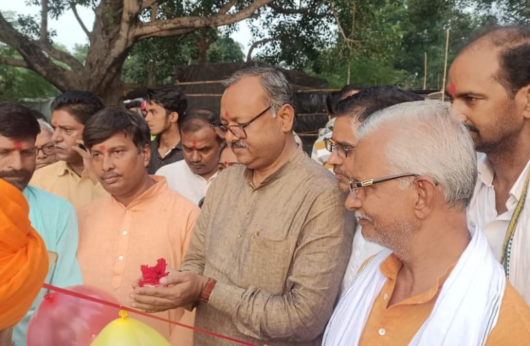 बोकारो विधायक बिरंची ने झोपड़ी कॉलोनी मैदान के पूजा पंडाल व मीना बाजार का किया उद्घाटन, कहा—भगवन विश्वकर्मा सृष्टि के थे निर्माता 