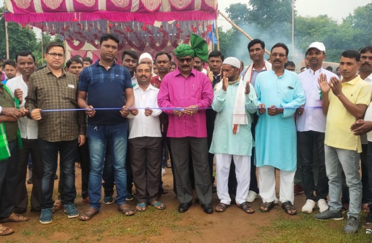 लाठी खेल : कसमार में लाठी खेल प्रतियोगिता का आयोजन, पूर्व विधायक योगेंद्र ने कहा—इस खेल से आत्मरक्षार्थ हुनर में होगा इजाफा 