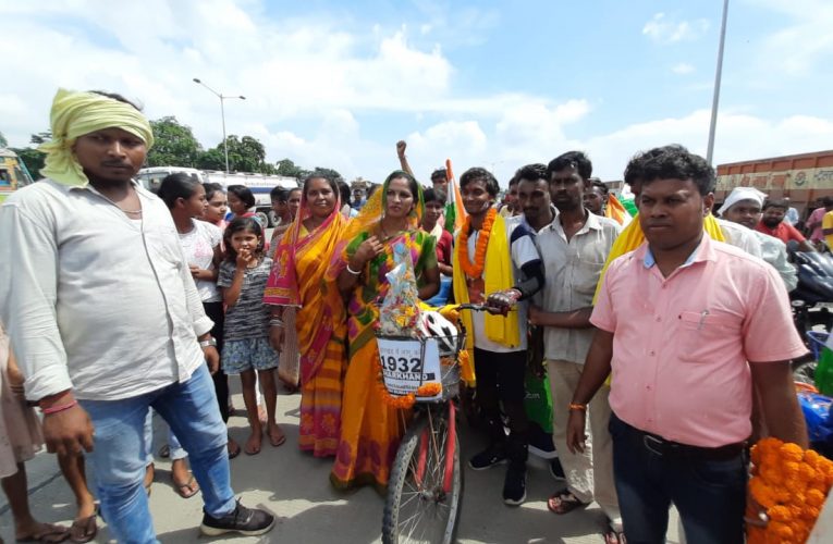 दिलेरी : 1932 खतियान आधारित स्थानीय नीति लागू कराने को लेकर विकास ने साइकिल से की 12515 किमी का सफर, राज्यों में रहने वाले झारखंडियों को जागरूक    
