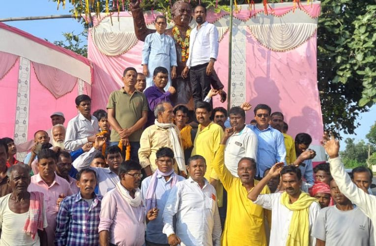 जयंती : आजसू पार्टी ने मनाई विनोद बाबू की जयंती, पूर्व मंत्री उमाकांत ने कहा—-उनके सपनों का परिणाम है झारखंड राज्य, विचारों व संघर्षों को आत्मसात करने की है जरूरत है