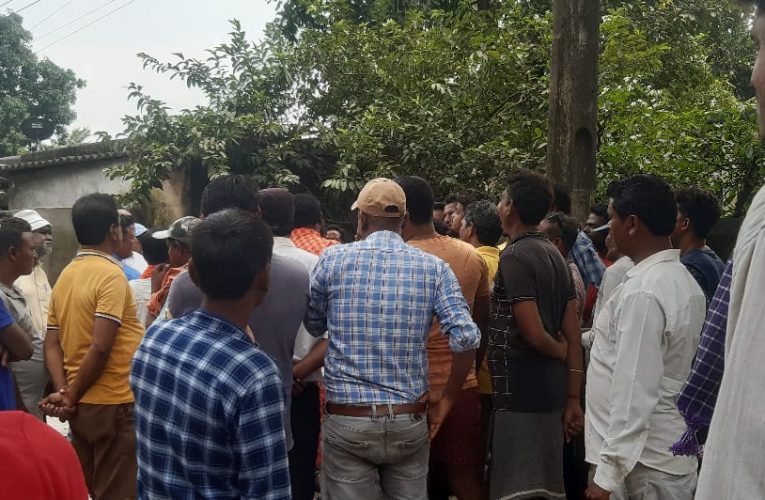 पत्रकारों पर हमला : भाजपा नेता बिनोद महतो ने की पत्रकार की पिटाई, तोड़ा मोबाइल, दो दिनों के भीतर दो पत्रकारों के साथ मारपीट, लोकतंत्र के चौथे स्तंभ पर हिटलरवादी नीति