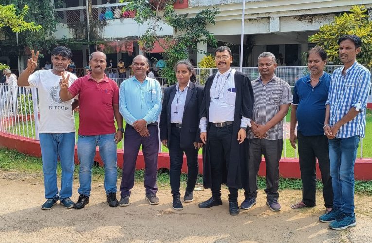 सच की जीत : जल, जंगल और जमीन की लड़ाई में झूठे मुकदमे में फ़सायें गए पांच आरोपी को न्यायलय ने किया बरी