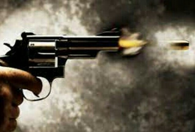 हत्या : जमीन विवाद में महिला की गोली मारकर हत्या, पुलिस ने संदिग्धों को लिया हिरासत में, मृतका के बेटे ने चाचा पर लगाया गोली मारने का आरोप