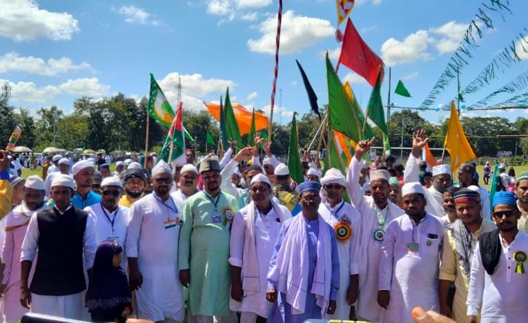 जश्ने-ए-ईद मिलादुन्नबी का भव्य आयोजन, गरीबों व मजलूमों के बीच किया खाद्य सामग्री का वितरण, कमेटी के चेयरमैन मो इसराफिल ने कहा—कामयाबी चाहिए तो नबी के बताये रास्तों पर चले