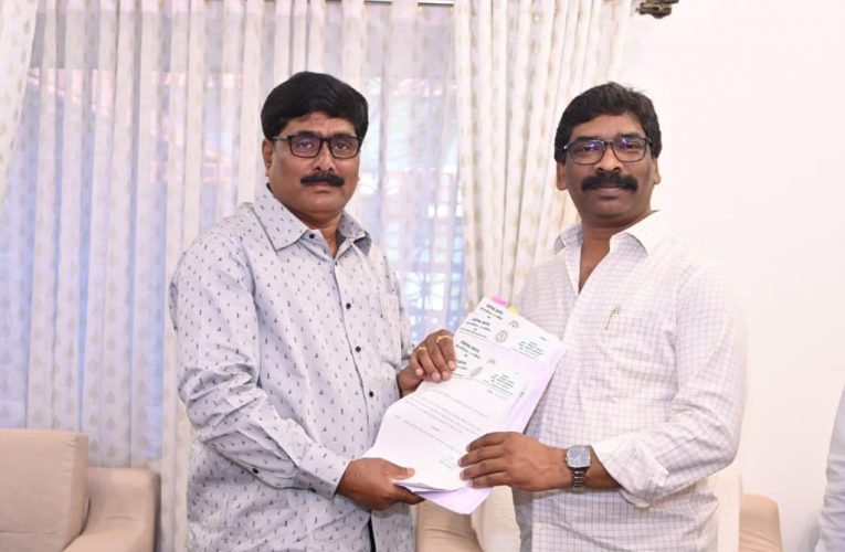 क्षेत्र की ज्वलंत समस्याओं के निष्पादन को लेकर पूर्व विधायक ने मुख्यमंत्री से की मुलाकात