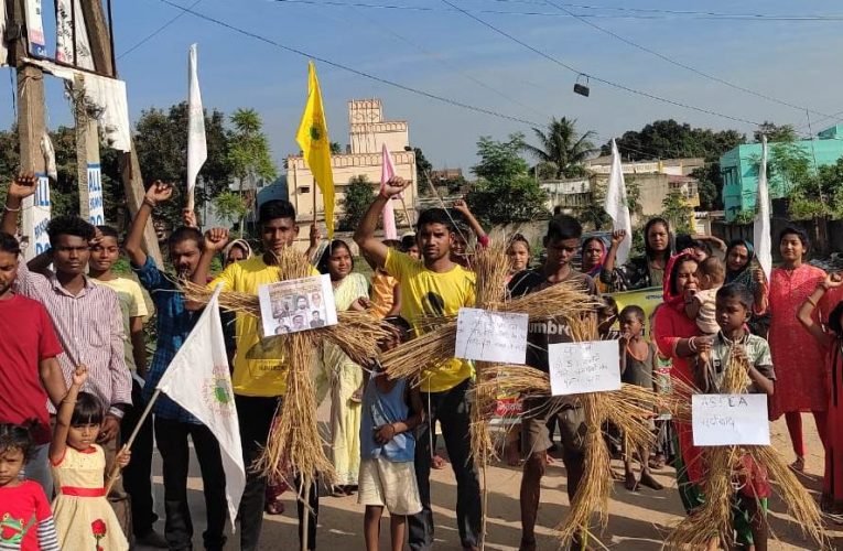 आदिवासी सेंगेल अभियान ने कई सांसद विधायकों का किया पुतला दहन 