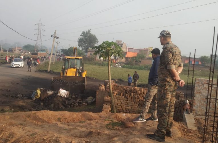 खेतको के अवैध कोयला डिपो पर पेटरवार पुलिस ने की छापेमारी, लगभग 40 टन अवैध कोयला किया गया जब्त