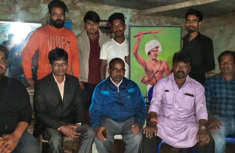 बिरसा मुंडा जयंती को सफल बनाने को लेकर बैठक, धूमधाम से कार्यक्रम मनाने का लिया गया निर्णय