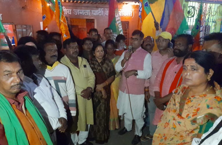 फुसरो में भाजपा आजसू और उलगुलान ने झारखंड के मुख्यमंत्री व बेरमो विधायक कुमार जयमंगल का किया पुतला दहन