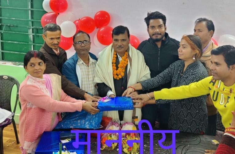 उत्क्रमित उच्च विद्यालय जरीडीह के सेवानिवृत्त शिक्षक अरुण दत्त को किया गया सम्मानित 