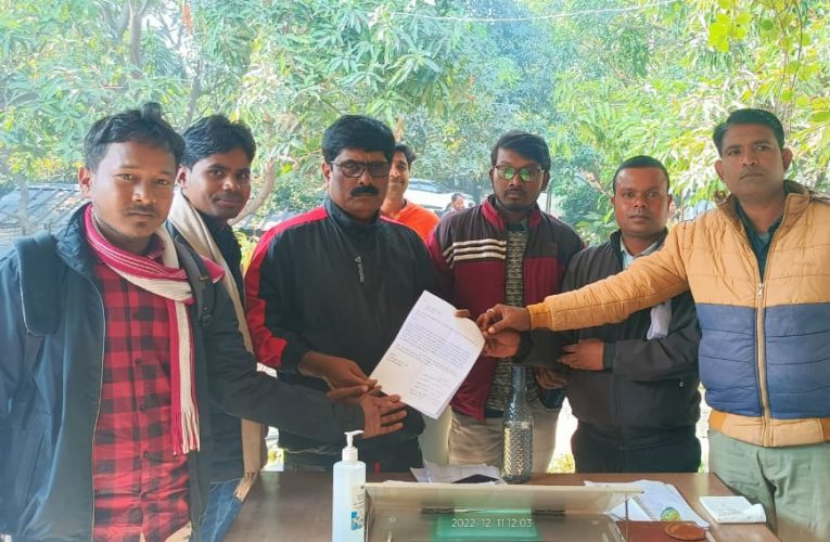 राज्य समन्वयक समिति सदस्य योगेन्द्र प्रसाद महतो से मिले झारखंड आरक्षी के सफल अभ्यर्थी, मुख्यमंत्री के नाम सौंपा ज्ञापन