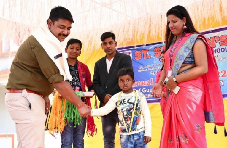 Foundation Day: संत स्टीफन कार्मेल एसेम्बली स्कूल का माना तीसरा स्थापना दिवस 