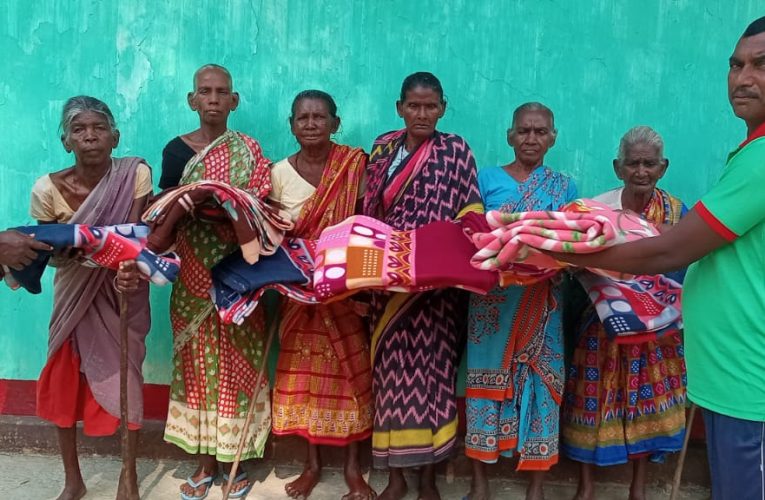 जरूरतमंद के बीच वृहद झारखण्ड जनाधिकार मंच ने किया कंबल वितरण 