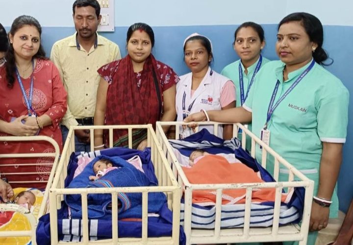 Delivery Case: एक महिला ने एक साथ तीन बच्चे को दिया जन्म, दो लड़कियां, एक लड़का, चारों है स्वस्थ