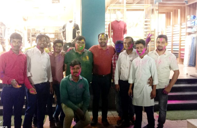 Holi Milan: होली में दिल खिल जाते, रंगों में रंग मिल जाते, दिया आपसी भाईचारे का संदेश