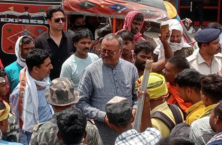 Bokaro Band :नियोजन नीति के विरोध में झारखंड राज्य स्टूडेंट यूनियन ने किया 48 घंटे का बंद, शहरी क्षेत्रों के बजाय ग्रामीण क्षेत्रों में रहा बंद का खासा असर 