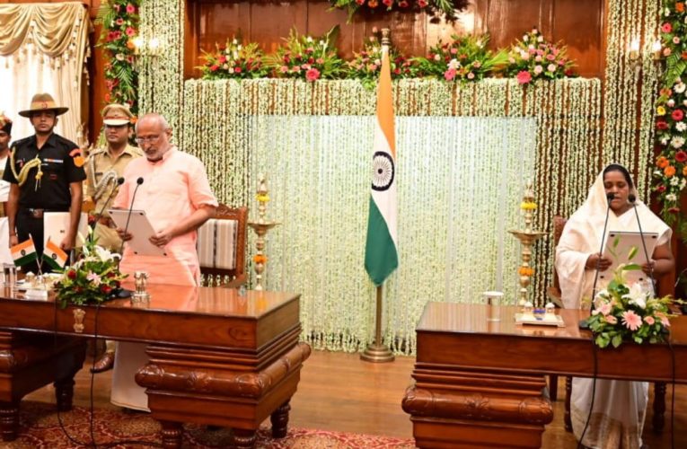 Jharkhand Politics : घर गृहस्थी के बाद अब बेबी देवी संभालेंगी सियासत, राज्यपाल ने बेबी देवी को दिलाई मंत्री पद की शपथ