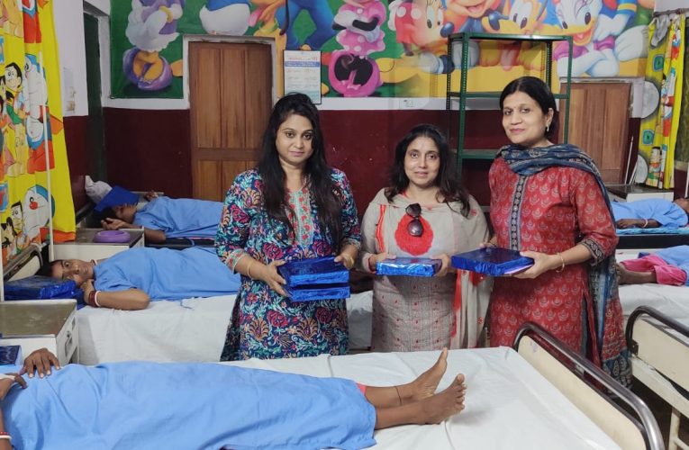 Bokaro: रोटरी क्लब ऑफ बोकारो मिडटाउन कपल्स ने गांवों में जनसंख्या नियंत्रण पर किया जागरूकता कार्यक्रम आयोजित