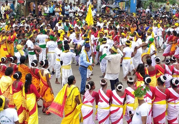 World Tribal Day: बोकारो में गांव से लेकर शहर तक धूमधाम से मना विश्व आदिवासी दिवस, निकाला गया जुलूस