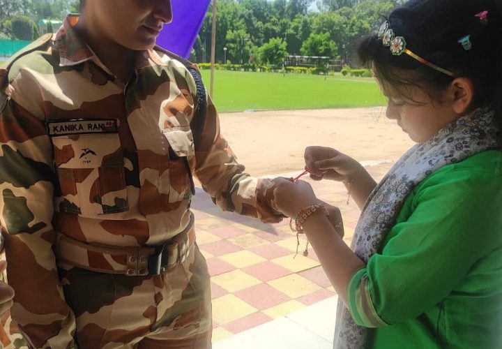 Chndigarh : जड़ों से जुडो ने आइटीबीपी जवानों के साथ मनाया रक्षाबंधन उत्सव, देश के जवानों के कलाइयों पर बांधा रक्षा सूत्र