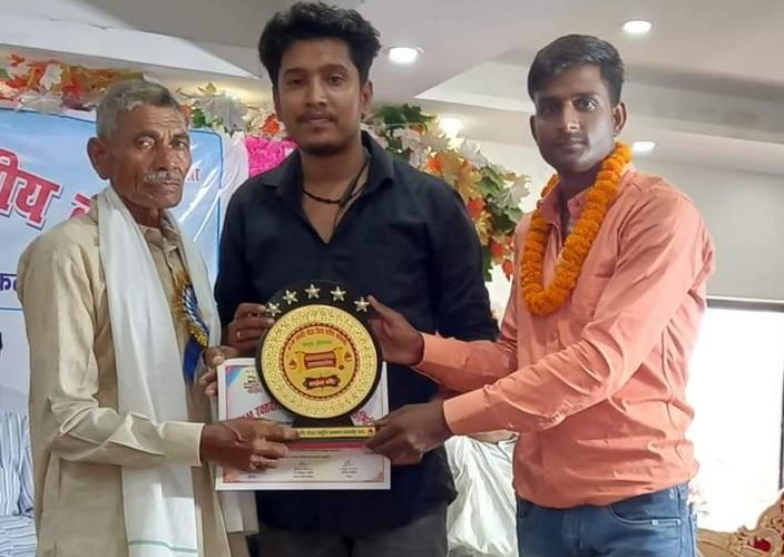 Bihar : राष्ट्रीय रक्तदाता सम्मान समारोह में बोकारो रक्तवीर परिवार को उत्कृष्ट कार्य के लिए किया गया सम्मानित
