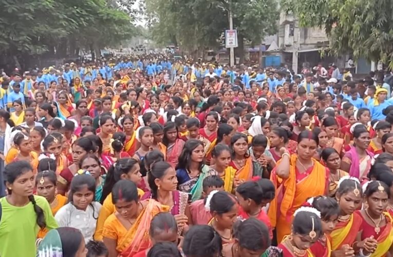 Karam Mahotsav  : करम गोसाई घारे द्वारे रे…. गीतों पर गुंजा बोकारो, सड़कों पर दिखा करम महोत्सव का जलवा