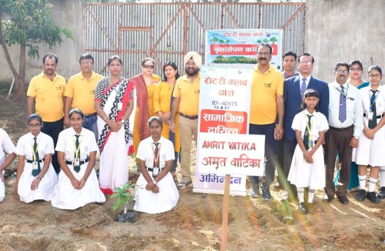 Rotary Club Chas Launched Plantation Campaign in DPS Chas : रोटरी क्लब ने डीपीएस चास में चलाया पौधरोपण अभियान, पर्यावरण सुरक्षा का लिया संकल्प