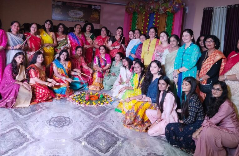 Dandiya: रोटरी क्लब चास ने नवरात्रि के मौके पर किया डांडिया का आयोजन, गुजरात का लोक नृत्य झूमी महिलाएं