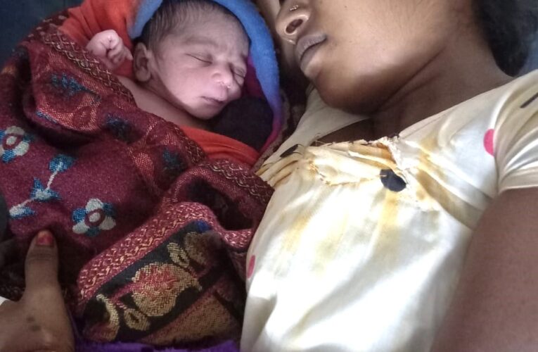 Bokaro Sadar Hospital: सदर अस्पताल के डॉ शिवानी व टीम ने महिला को दिया नया जीवन, कम हीमोग्लोबीन के साथ कराया प्रसव