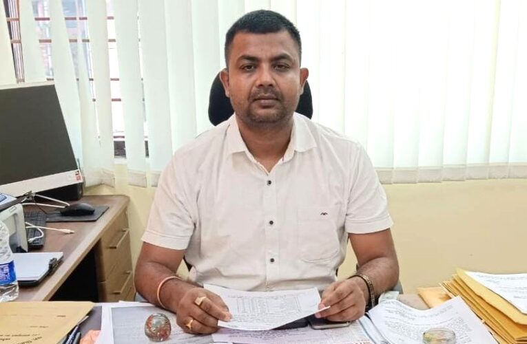 Bokaro: सहायक श्रमायुक्त की कार्रवाई से शहर में मचा हड़कंप, दर्जन भर प्रतिष्ठानों व संस्थानों पर किया गया नियम उल्लंघन का मामला दर्ज