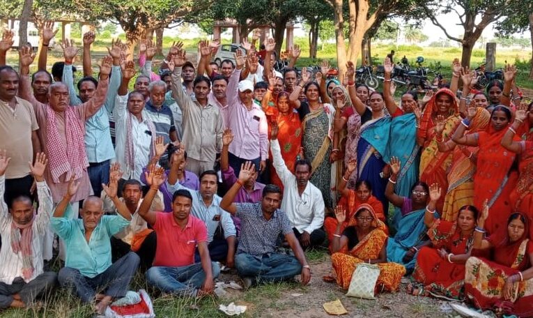 Bokaro: मृत राशनकार्ड धारियों के हिस्से का अनाज डीलर नहीं खाते, लाभुक के परिजन खुद जबरन उठाते हैं अनाज