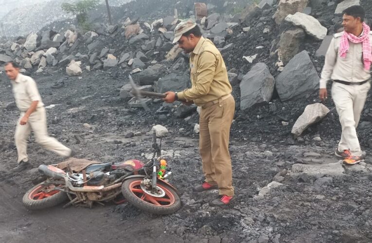 Bokaro : कोयला चोरों के खिलाफ सीसीएल सुरक्षाकर्मियों की बड़ी कारवाई, लगभग आठ टन अवैध कोयल जब्त