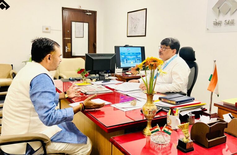 Bokaro: छठ महापर्व में शहर के घाटों पर हो समुचित व्यवस्था, अधिशासी निदेशक को समस्याओं से कराया अवगत