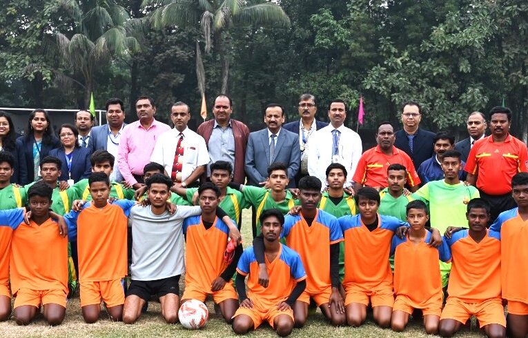 Cluster Level Tournament in DAV : दो दिवसीय क्लस्टर लेवल फुटबॉल व हैंडबॉल टूर्नामेंट का समापन, हैंडबॉल के सभी बालक व बालिका वर्ग में डीएवी सेक्टर छह बना विजेता