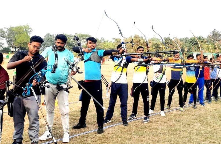 BBMKU Inter College Archery Competition : बीबीएमकेयू का इंटर कॉलेज तीरंदाजी प्रतियोगिता चास कॉलेज में शुरू, सात कॉलेज के खिलाड़ियों ने लिया हिस्सा