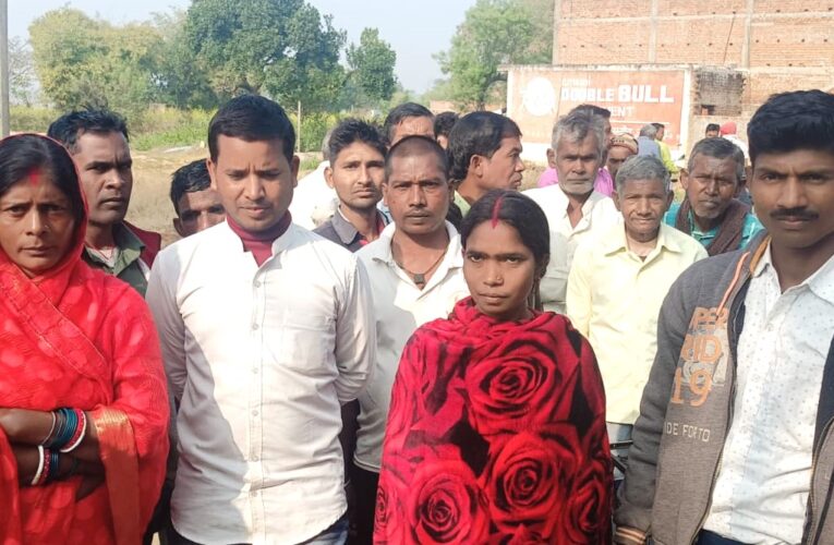 Bokaro: आबुआ आवास योजना में भारी गड़बड़ी का आरोप, ग्राम सभा में ग्रामीणों ने किया हंगामा