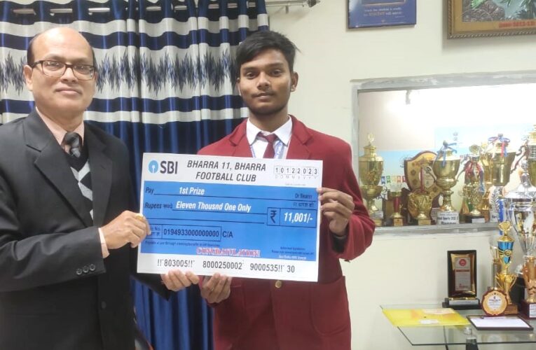 GGPS Bokaro: फुटबॉल टूर्नामेंट में जीजीपीएस, बोकारो के छात्र शुभम को राज्य स्तर पर किया गया सम्मानित