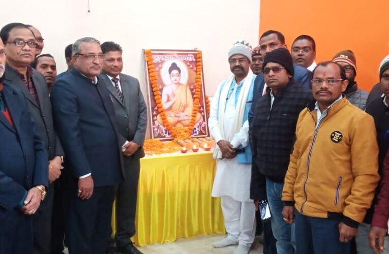 Ranchi:  गण्यमान्य समाज संगठन का राज्य स्तरीय सम्मेलन संपन्न, डॉ कमल ने कहा—संविधान प्रत्येक व्यक्ति को बोलने, व जीने का समान अधिकार है देता
