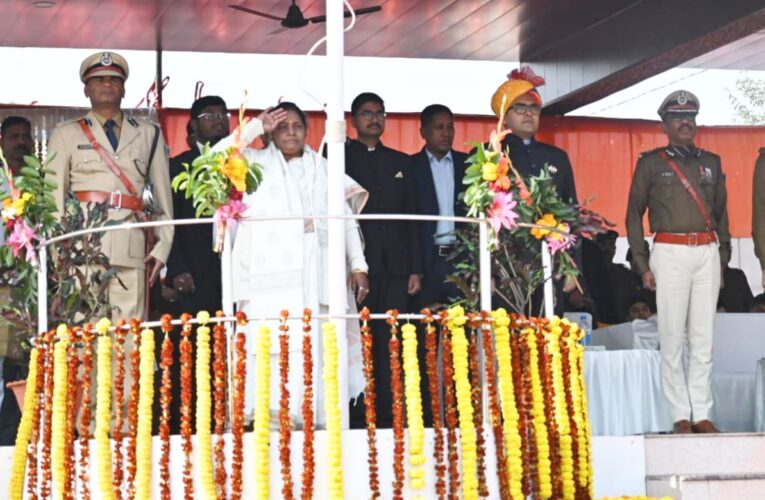 Republic Day 2024: सेक्टर 12 पुलिस लाइन मैदान में मंत्री बेबी देवी ने फहराया तिरंगा