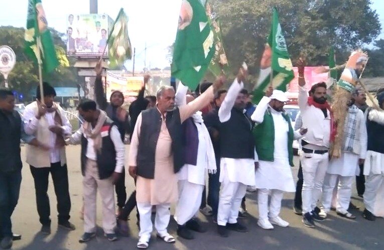 Bokaro: राजद ने गद्दार व विश्वासघाती सीएम नीतीश कुमार फूंका पुतला, बिहार के अवाम के विश्वास को घोंपा छुरा