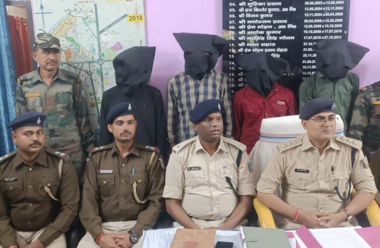 Bokaro Crime News: चार साइबर क्रिमिनल को पुलिस ने चास के एक आवास से किया गिरफ़्तार 