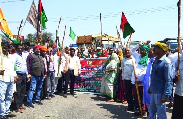 Bokaro News Sadak Jam: झारखण्ड आन्दोलनकारियों ने मान सम्मान, पेंशन व आरक्षण की मांग को लेकर किया सड़क जाम