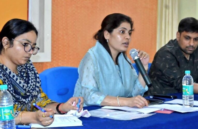 Bokaro News: बैंक से नकदी की बड़ी राशि की निकासी पर जिला निर्वाचन पदाधिकारी को करें सूचित 